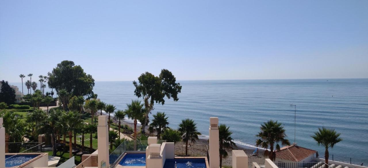 Bahia De La Plata Seafront Apartman Estepona Kültér fotó