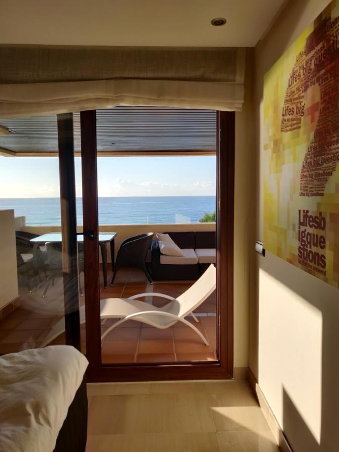 Bahia De La Plata Seafront Apartman Estepona Kültér fotó