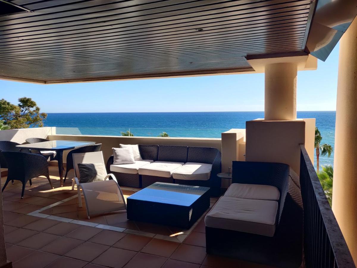Bahia De La Plata Seafront Apartman Estepona Kültér fotó
