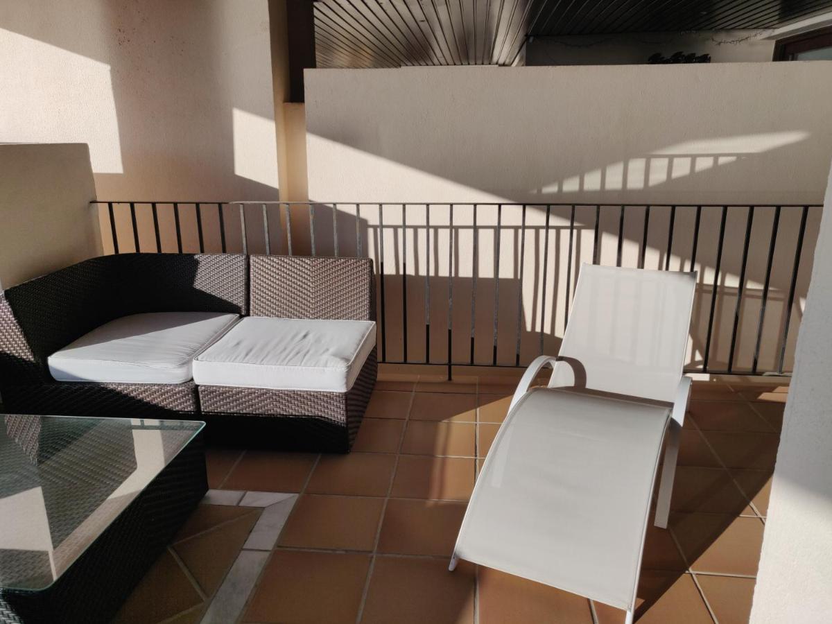 Bahia De La Plata Seafront Apartman Estepona Kültér fotó