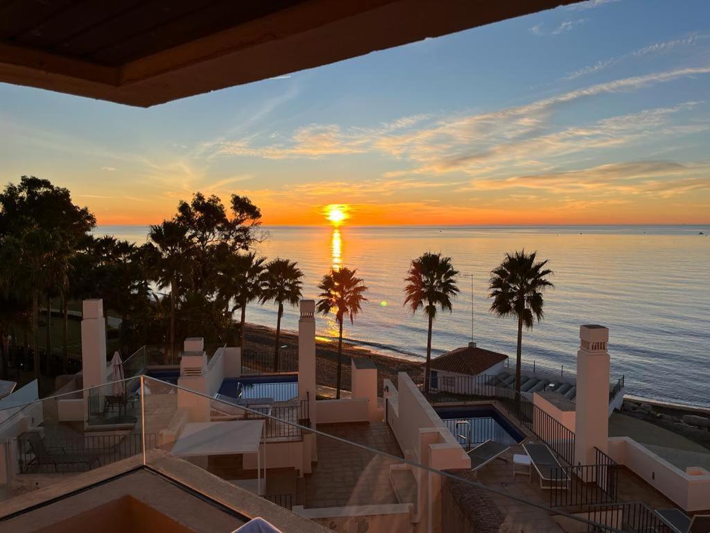 Bahia De La Plata Seafront Apartman Estepona Kültér fotó
